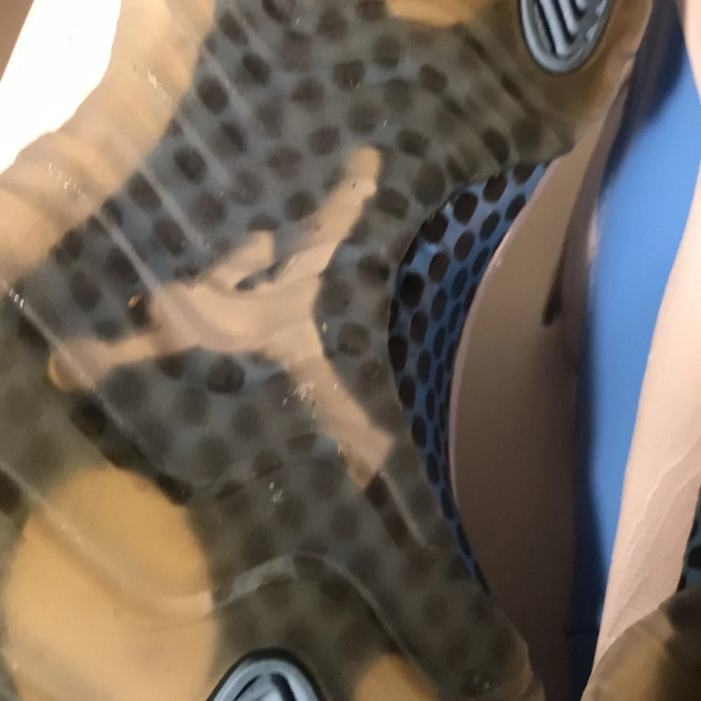 Size 9.5 Jordan 7’s‎ and 11’s